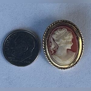 Gold tone cameo brooch pendant